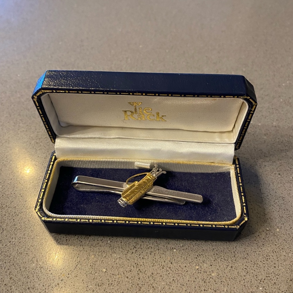“Tie Rack” golf clubs tie clip